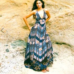 ONEILL ANNALISA FLOWERS AND ROPE BACKLESS HALTER MAXI DRESS SIZE SMALL